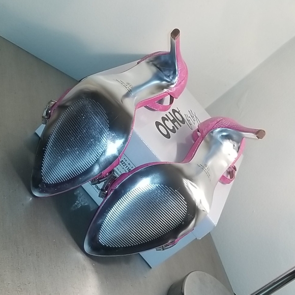 Shoes - Picture 4 of 8